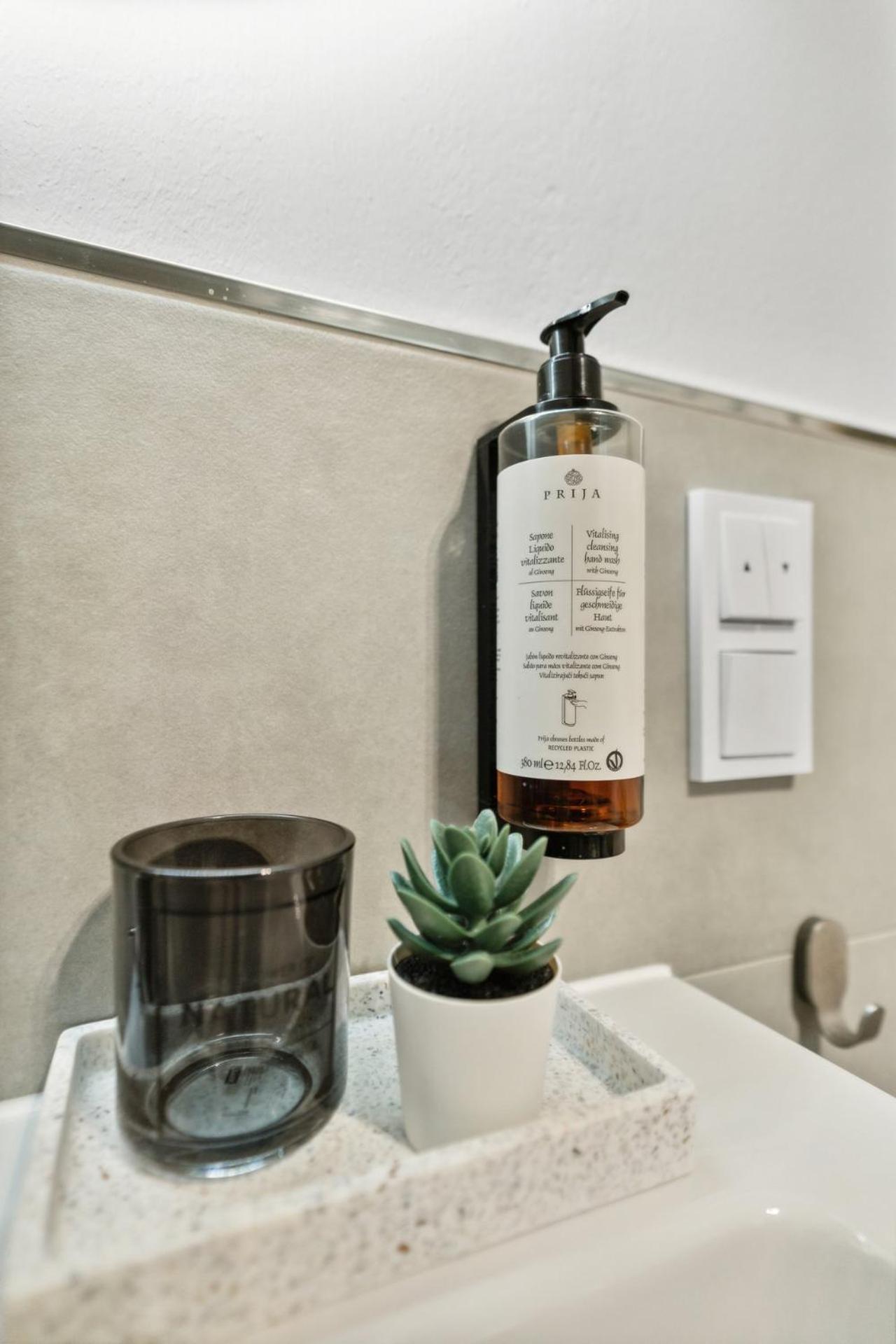 Deluxe Apartment In Bielefeld City Mit Parkplatz Und Terrasse Kültér fotó